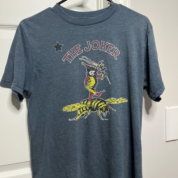 The Joker T-shirt unisex size small joker riding a wasp - Picture 2 of 3